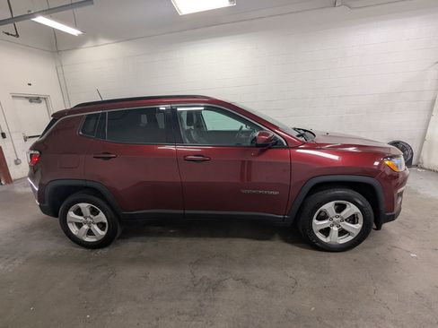 Used 2021 Jeep Compass Latitude AWD/4WD image 3