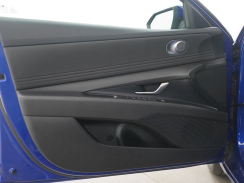 Used 2025 Hyundai Elantra SEL image 18