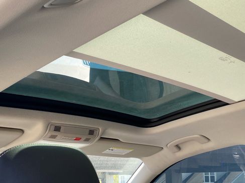 Used 2023 Volkswagen Tiguan SE w/ Panoramic Sunroof Package AWD/4WD image 18
