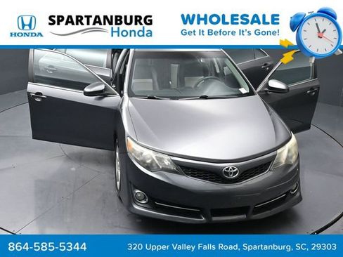 Used 2014 Toyota Camry SE image 41