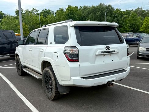 Used 2021 Toyota 4Runner SR5 Premium w/ Moonroof Package AWD/4WD image 5