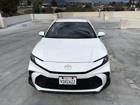 Used 2025 Toyota Camry SE image 4