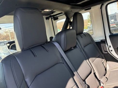 New 2026 Jeep Wrangler Unlimited Sahara AWD/4WD image 34