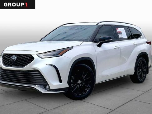 Used 2023 Toyota Highlander XSE FWD image 1