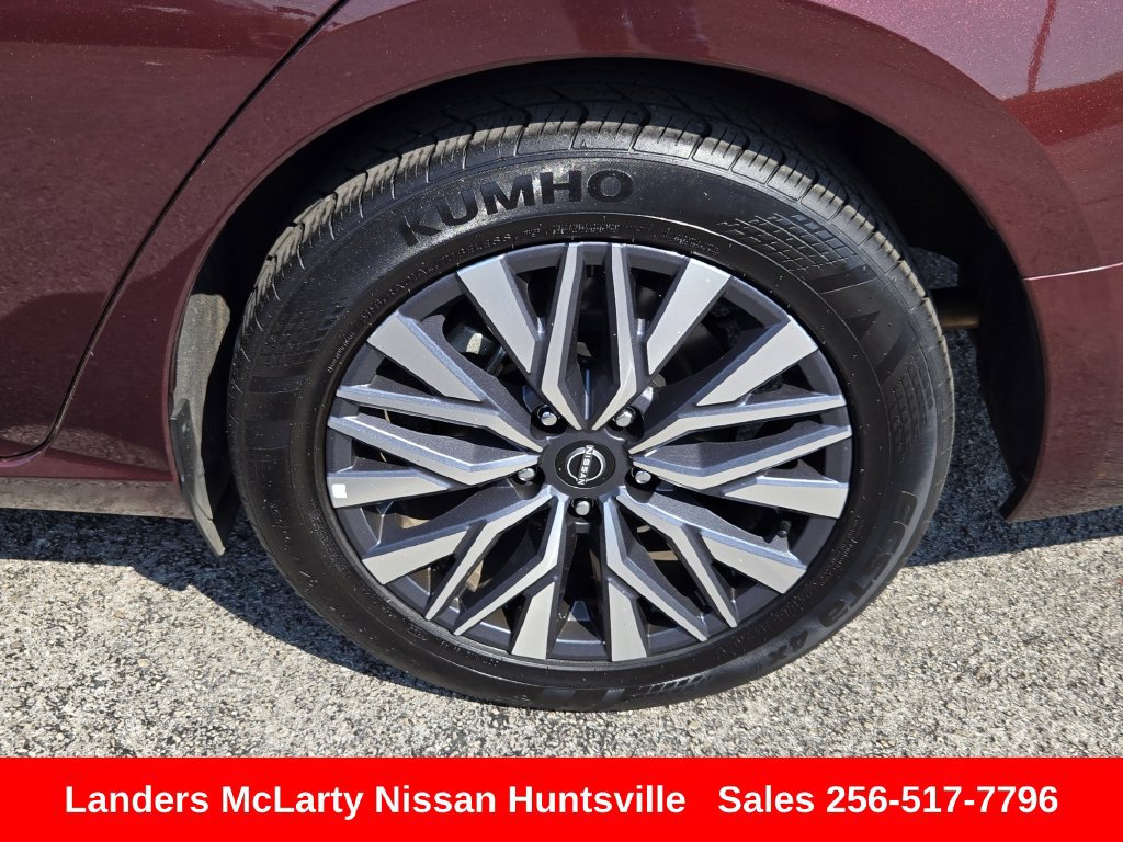 Used 2025 Nissan Altima 2.5 SV FWD image 12