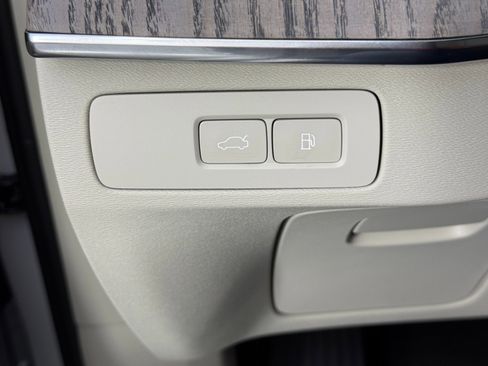 Used 2024 Volvo XC90 T8 Ultimate w/ Protection Package Premier image 19