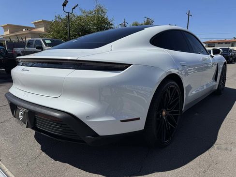 Used 2021 Porsche Taycan image 8