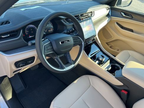 New 2025 Jeep Grand Cherokee L Limited image 9