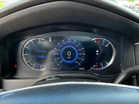 Used 2018 Cadillac Escalade 2WD image 16