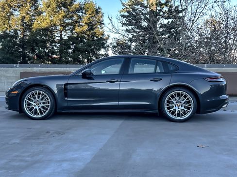 Used 2023 Porsche Panamera image 2