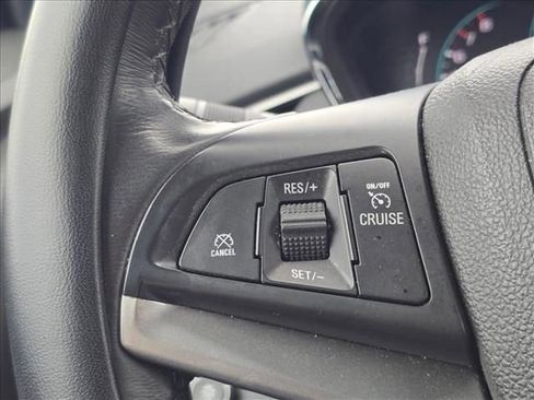 Used 2018 Chevrolet Trax LT w/ LT Convenience Package FWD image 30