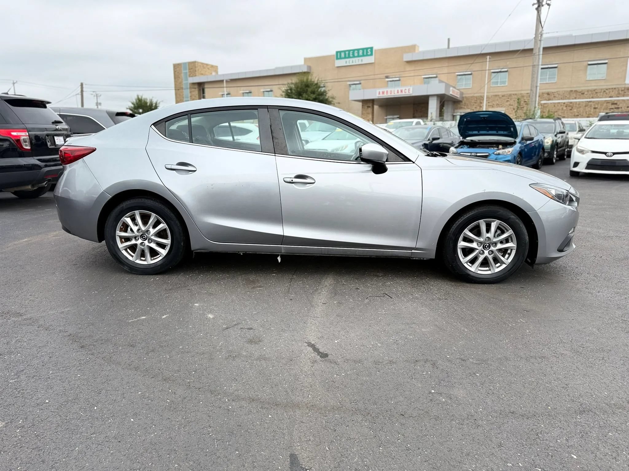 Used 2014 MAZDA MAZDA3 i Touring w/ Technology Package FWD image 2