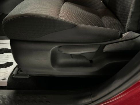 Used 2019 Toyota C-HR XLE image 11