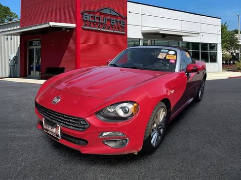 Used 2017 FIAT 124 Spider Lusso RWD image 1