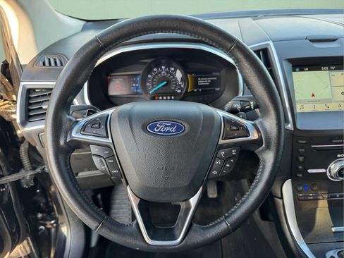 Used 2018 Ford Edge Titanium w/ Equipment Group 301A AWD/4WD image 21