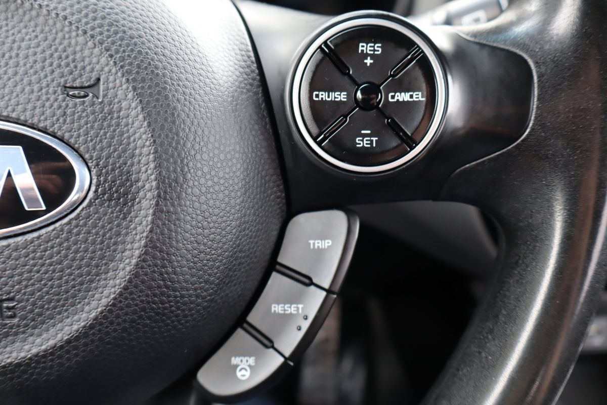 Used 2015 Kia Soul + FWD image 30