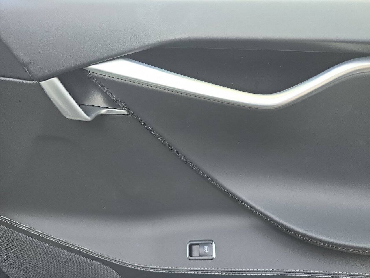 Used 2017 Tesla Model S 60 RWD image 25