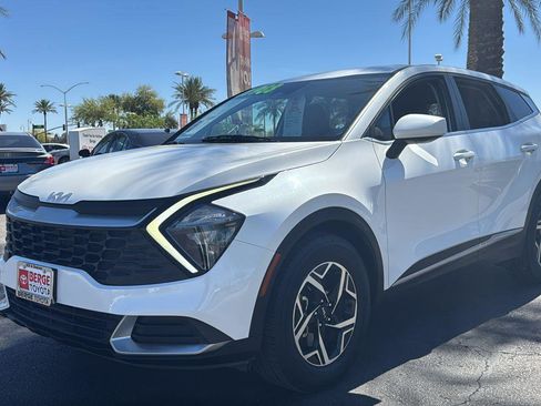 Used 2023 Kia Sportage LX image 3