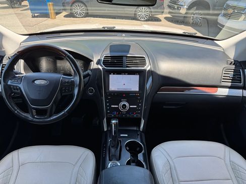 Used 2019 Ford Explorer Platinum AWD/4WD image 25