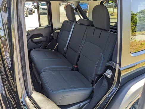 Certified 2025 Jeep Wrangler Unlimited Rubicon 4xe w/ Convenience Group image 39