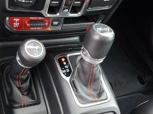 Certified 2019 Jeep Wrangler Unlimited Rubicon w/ Dual Top Group image 15