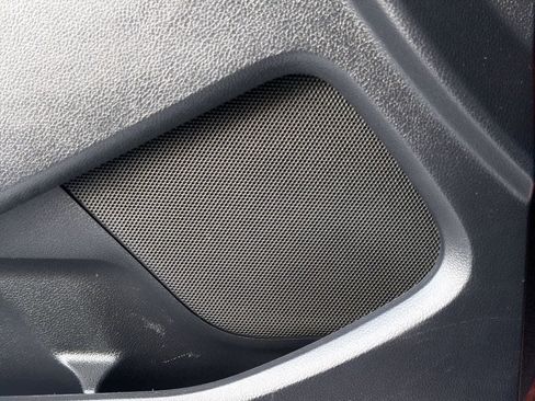 Used 2018 Ford Explorer XLT w/ Equipment Group 202A image 30