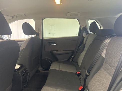 Used 2023 Nissan Rogue SV image 11