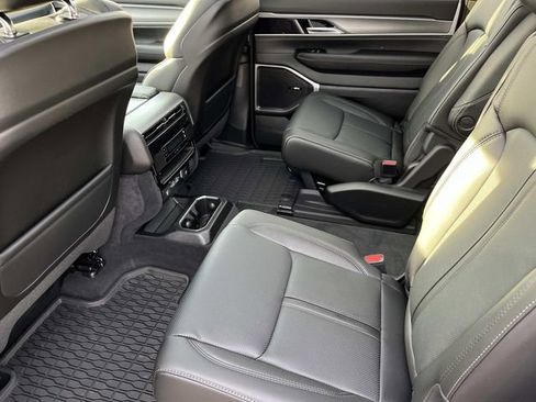 New 2026 Jeep Grand Wagoneer 4WD w/ Premium Group I image 18