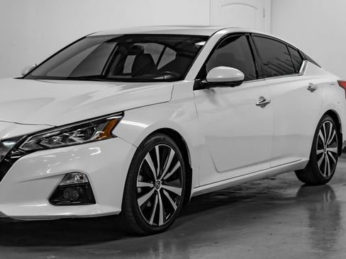 Used 2020 Nissan Altima 2.0 Platinum image 9