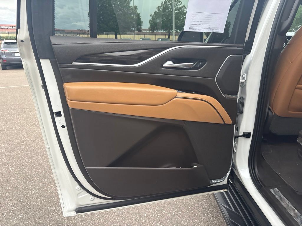 Used 2021 Cadillac Escalade ESV Sport AWD/4WD image 17