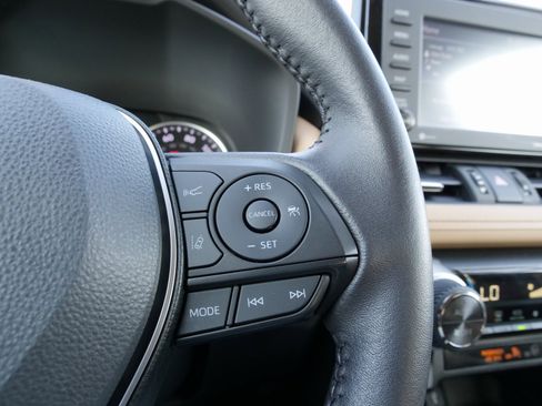 Used 2022 Toyota RAV4 XLE Premium image 24