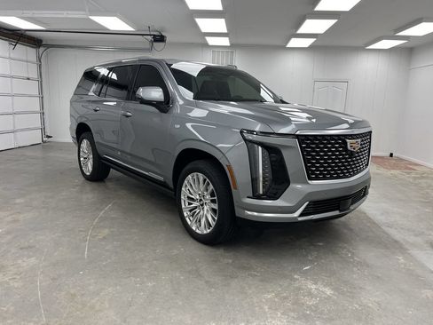 Used 2025 Cadillac Escalade Premium Luxury RWD image 7