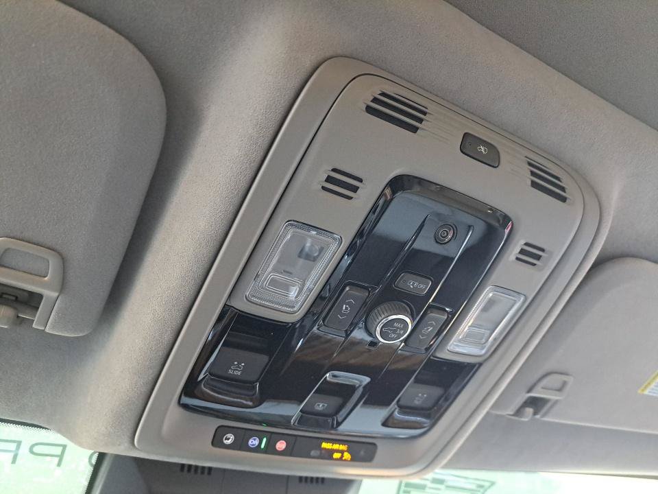 Certified 2025 Cadillac Escalade Sport Platinum w/ LPO, Floor Liner Package AWD/4WD image 34