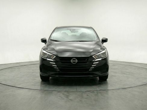 Used 2025 Nissan Versa SV image 2