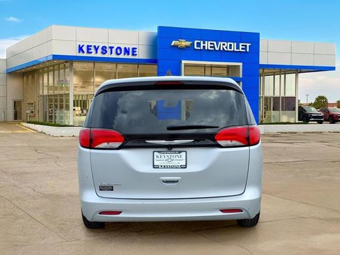 Used 2023 Chrysler Voyager LX FWD image 6