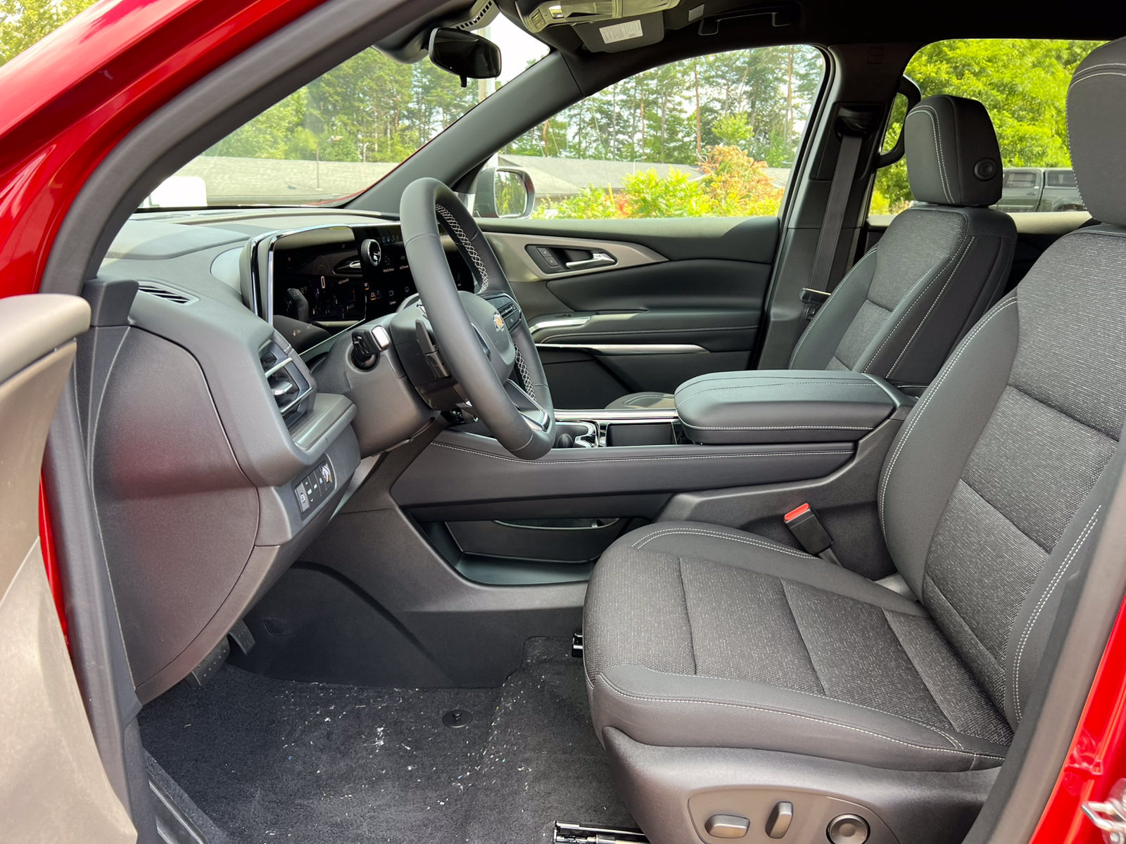 New 2027 Chevrolet Traverse LT AWD/4WD image 3