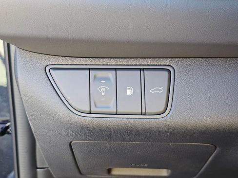 Certified 2025 Genesis G70 3.3T Advanced image 34