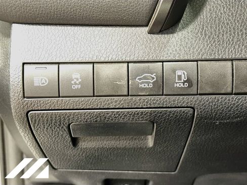 Used 2019 Toyota Camry LE FWD image 10