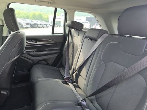 Used 2023 Jeep Grand Cherokee Laredo AWD/4WD image 23