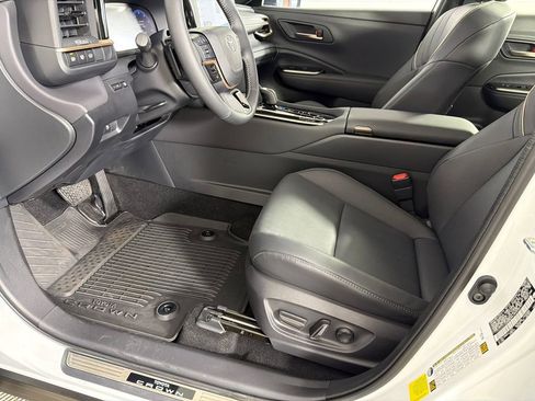 Used 2025 Toyota Crown Signia w/ Advanced Technology Package AWD/4WD image 10