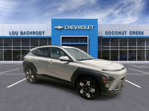 Used 2025 Hyundai Kona SEL FWD image 2