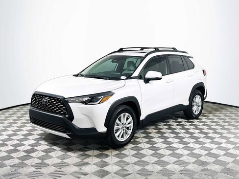 Used 2024 Toyota Corolla Cross LE w/ Moonroof Package AWD/4WD image 3