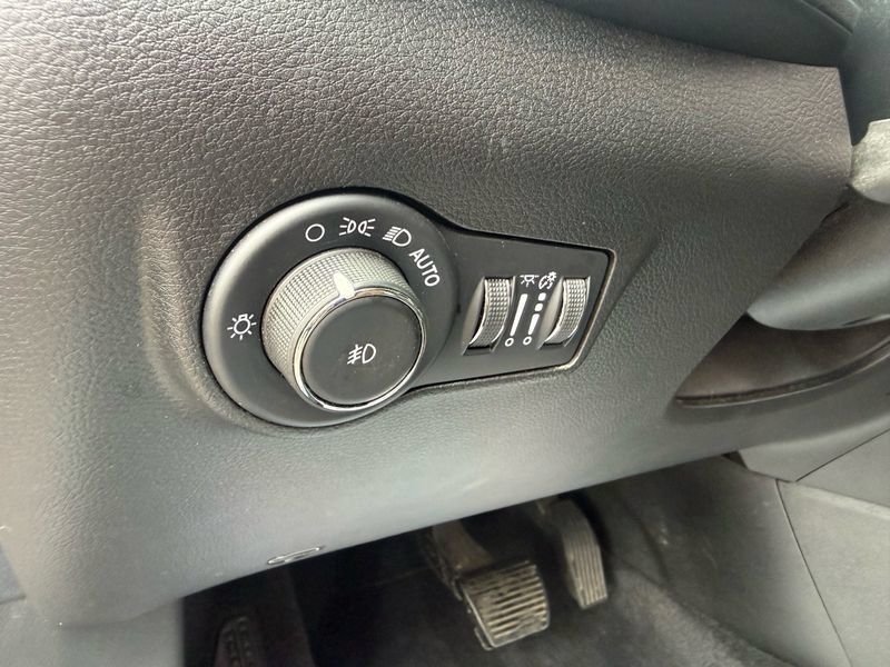 Used 2025 Jeep Compass Trailhawk AWD/4WD image 28