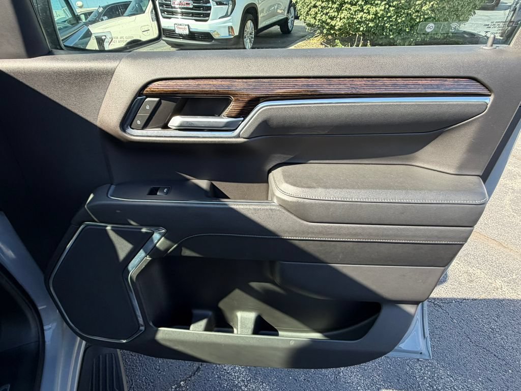 Used 2024 GMC Sierra 1500 Elevation w/ LPO, Elevation Black Package AWD/4WD image 18