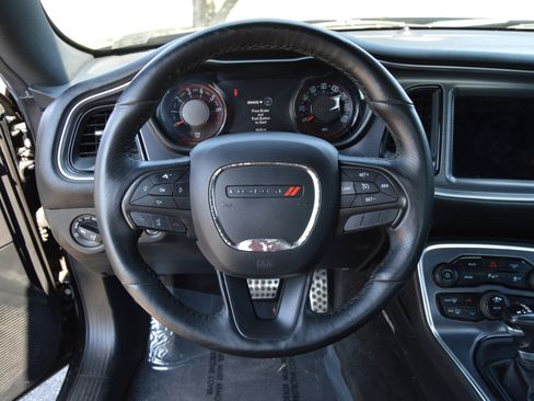Used 2017 Dodge Challenger SXT Plus image 10