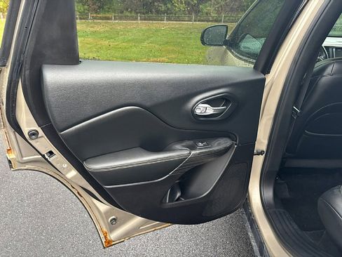 Used 2014 Jeep Cherokee Limited w/ Trailer Tow Group image 10