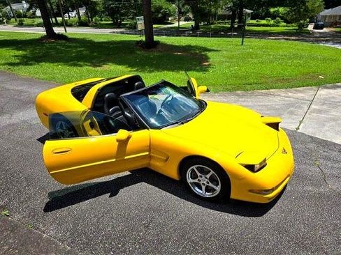 Used 2000 Chevrolet Corvette Coupe w/ Memory Pkg image 11