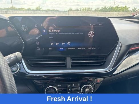 Used 2024 Chevrolet Trax RS FWD image 7