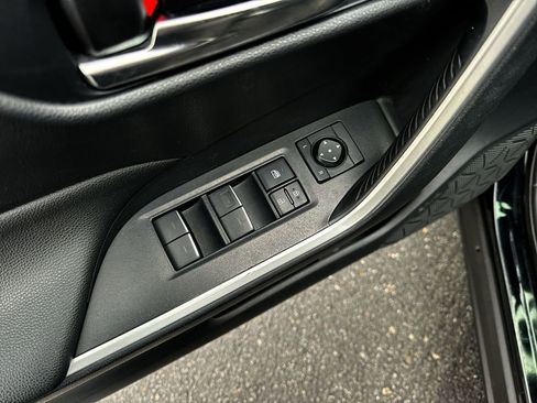 Used 2022 Toyota RAV4 SE image 13