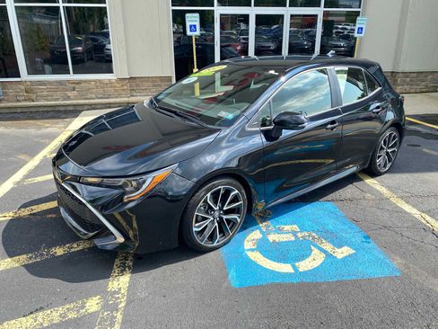 Used 2021 Toyota Corolla XSE FWD image 2